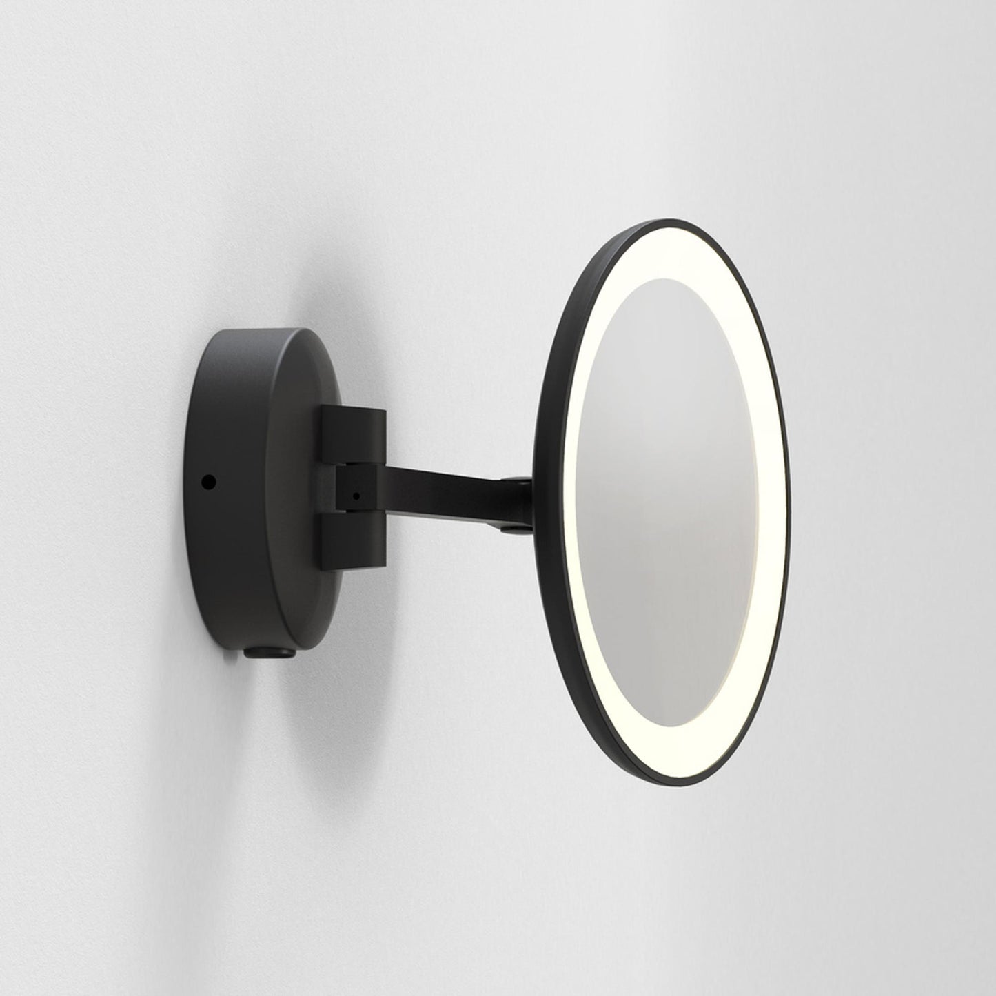 Mascali Round LED Magnifying Mirror in Detail.