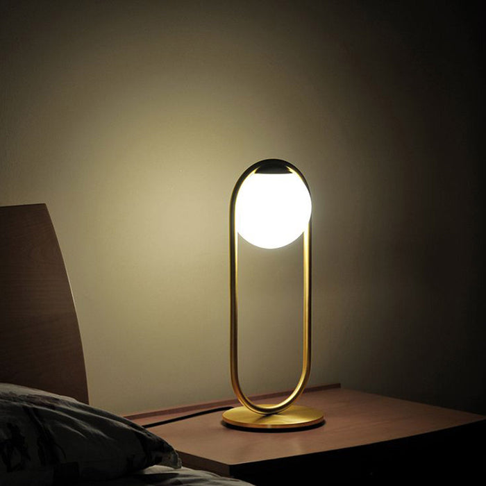 C_Ball T Table Lamp in bedroom.