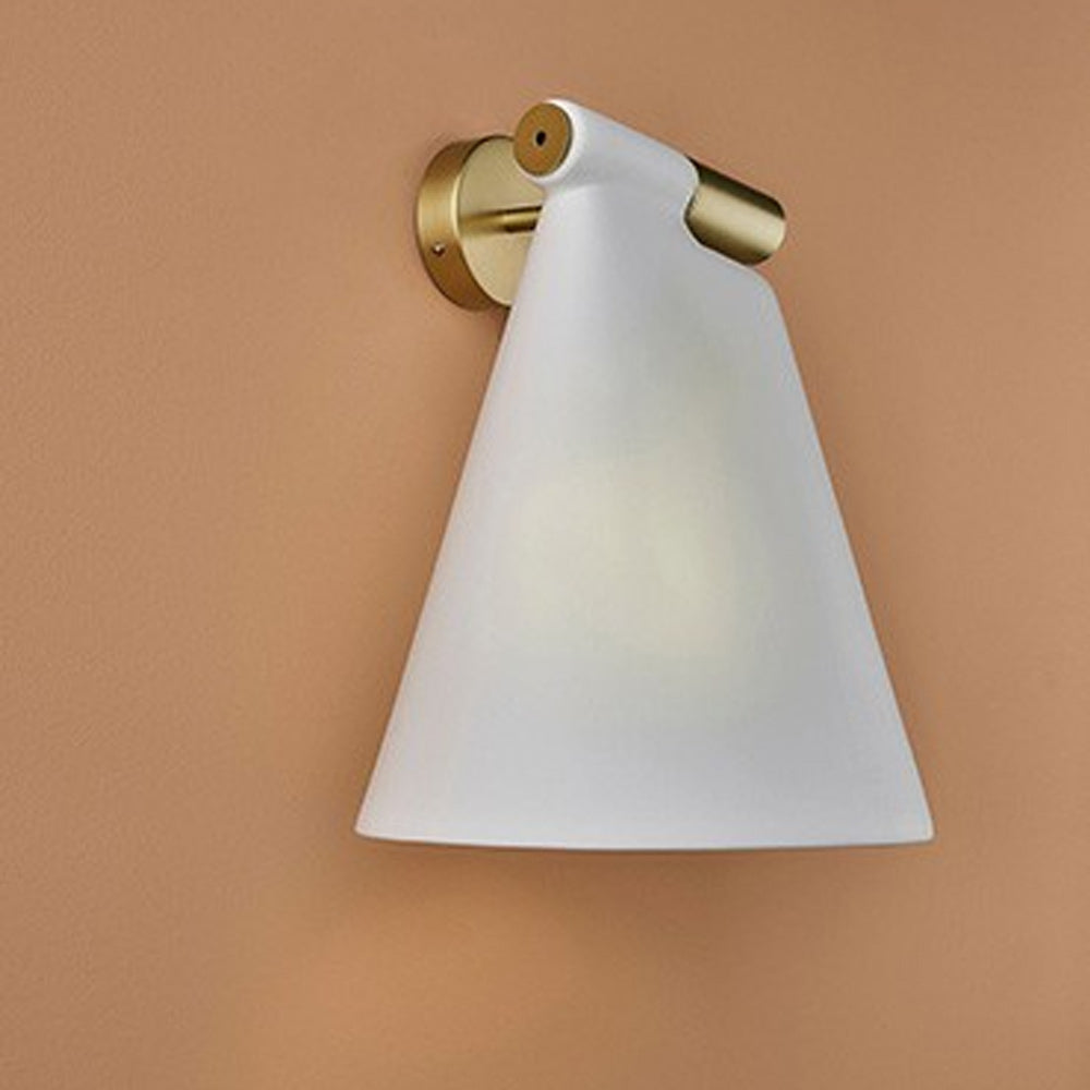 Cone Light W Wall Light in Detail.