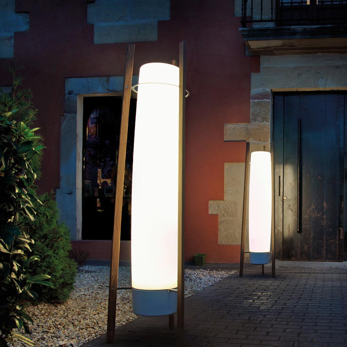 Inn Side Outdoor LED Floor Lamp in Outdoor.