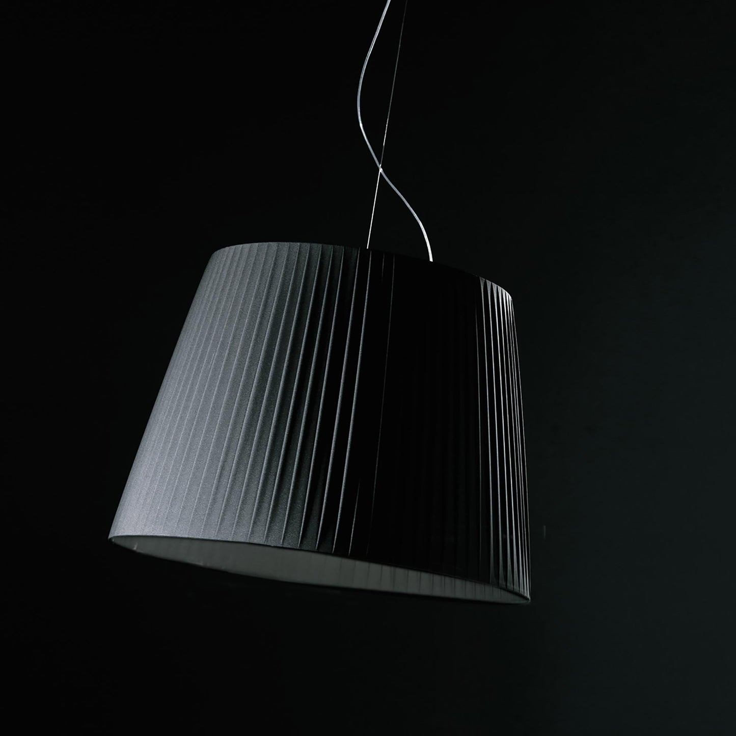 Royal S Pendant Light in Detail.