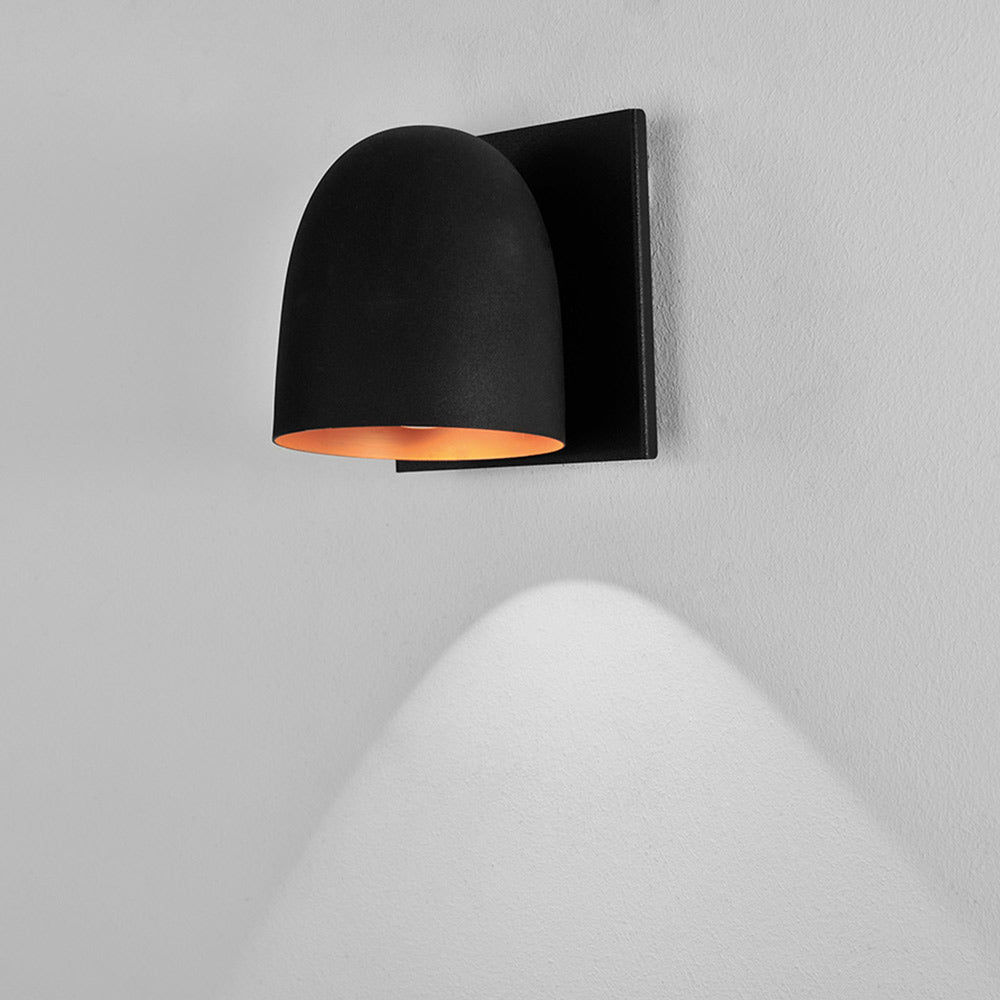 Speers W LED Wall Light in Detail.