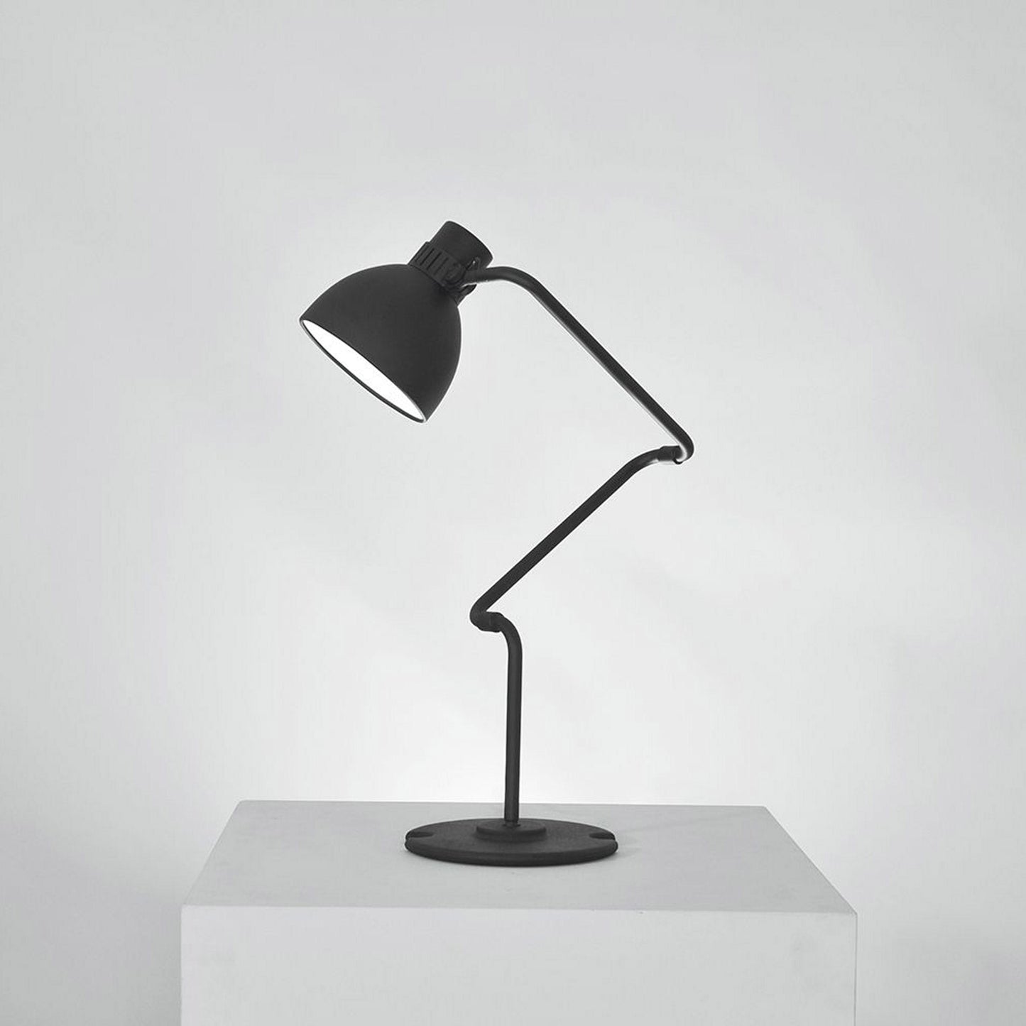 Blux System T Table Lamp in Detail.