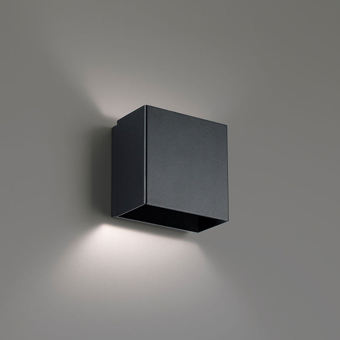 Boxi LED Wall Light in Black (2700K).