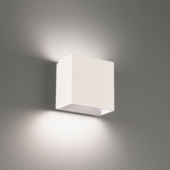 Boxi LED Wall Light in White (2700K).