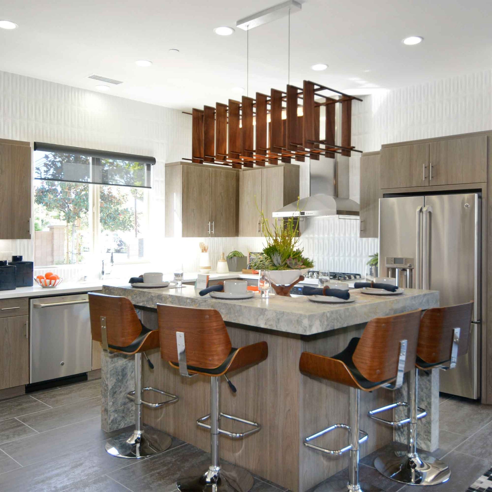 Arca LED Linear Pendant Light in dining room.