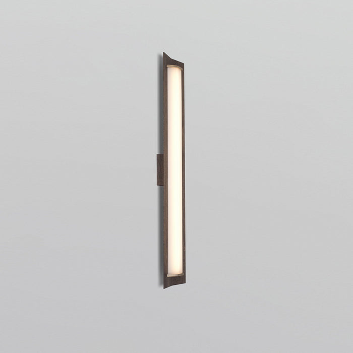 Penna LED Wall Light in Detail.