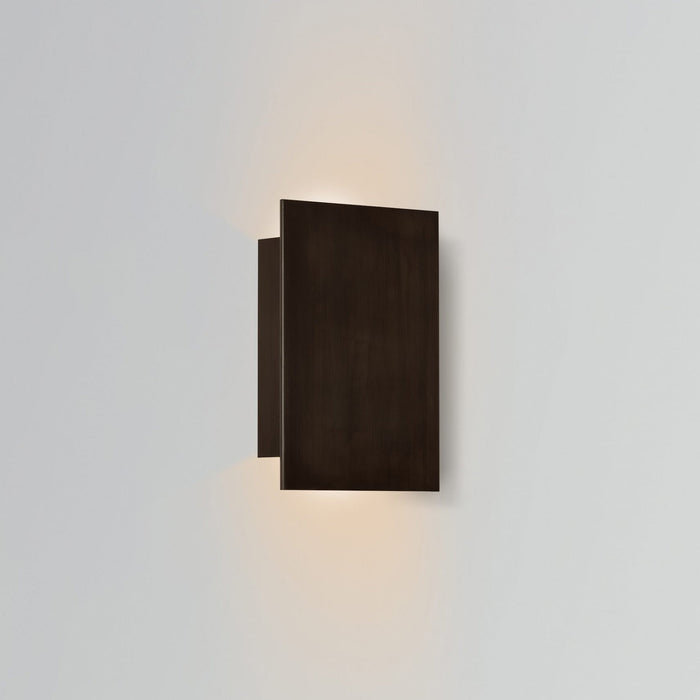 Tersus Outdoor LED Up and Down Wall Light in Detail.