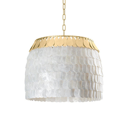 Coralie Chandelier.