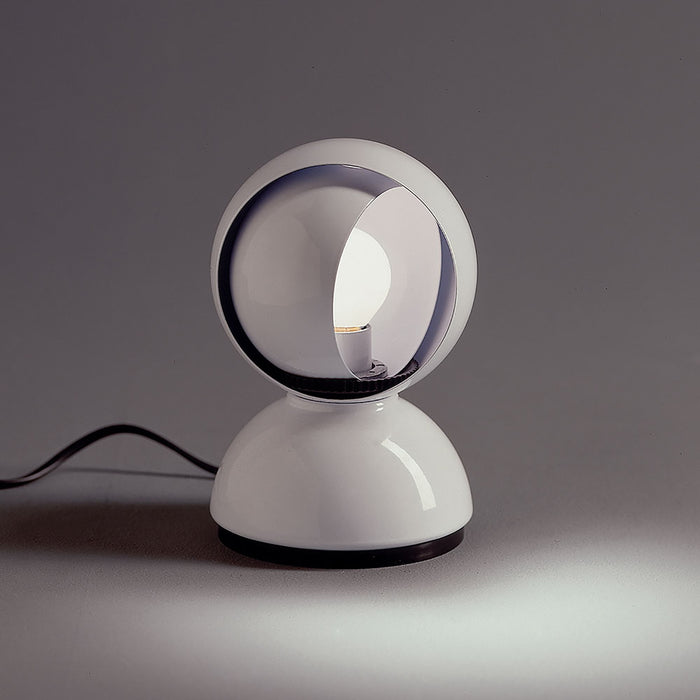 Eclisse Table Lamp in Detail.