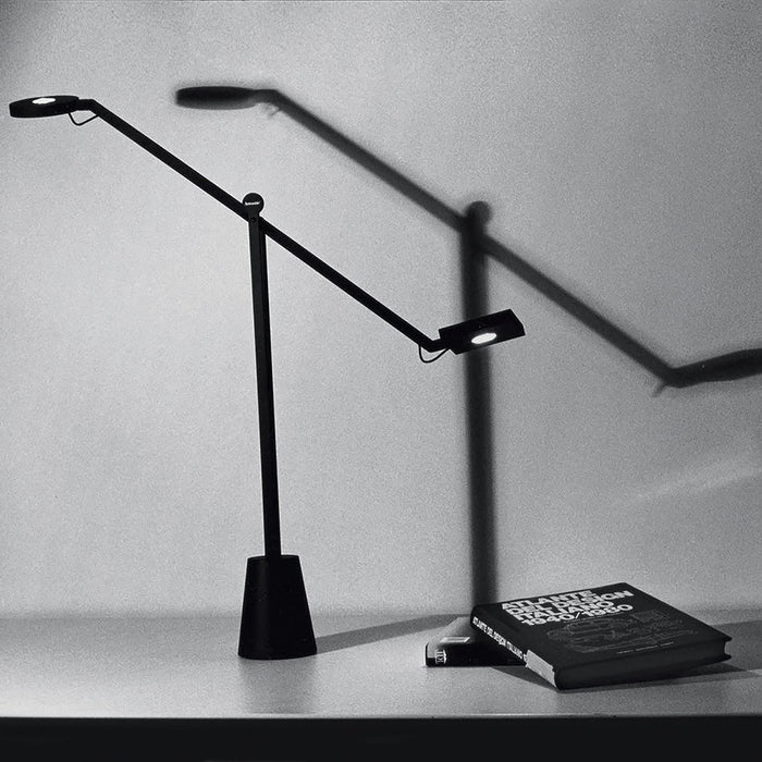 Equilibrist LED Table Lamp in Detail.