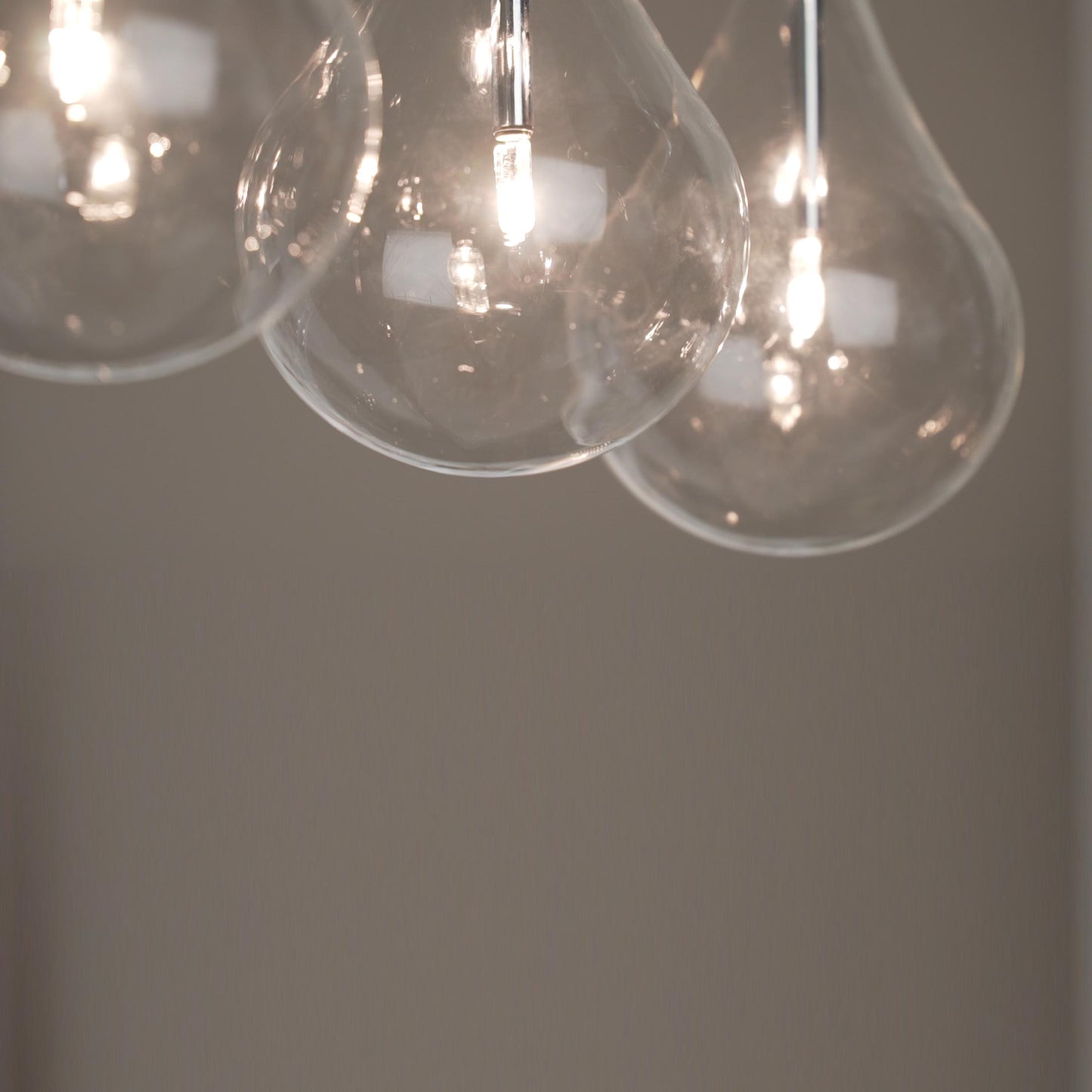 Larmes Linear Pendant Light in dining room.