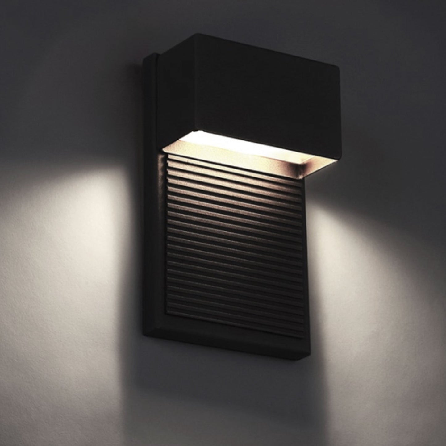 Hiline Outdoor LED Wall Light in Detail.