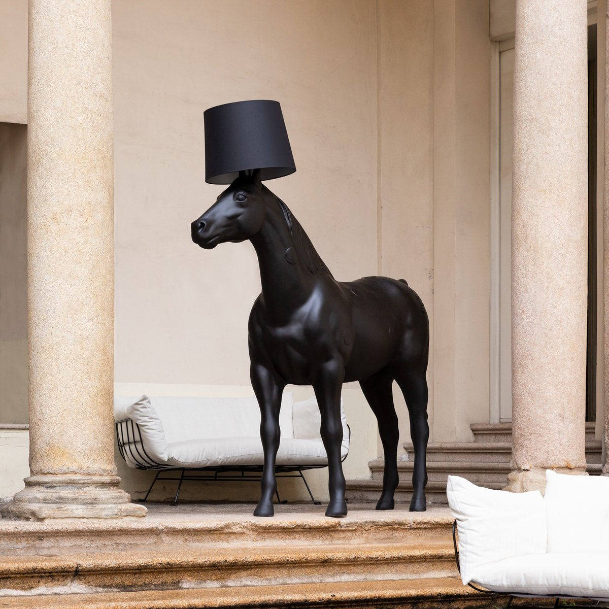 Horse Floor Lamp outoor.