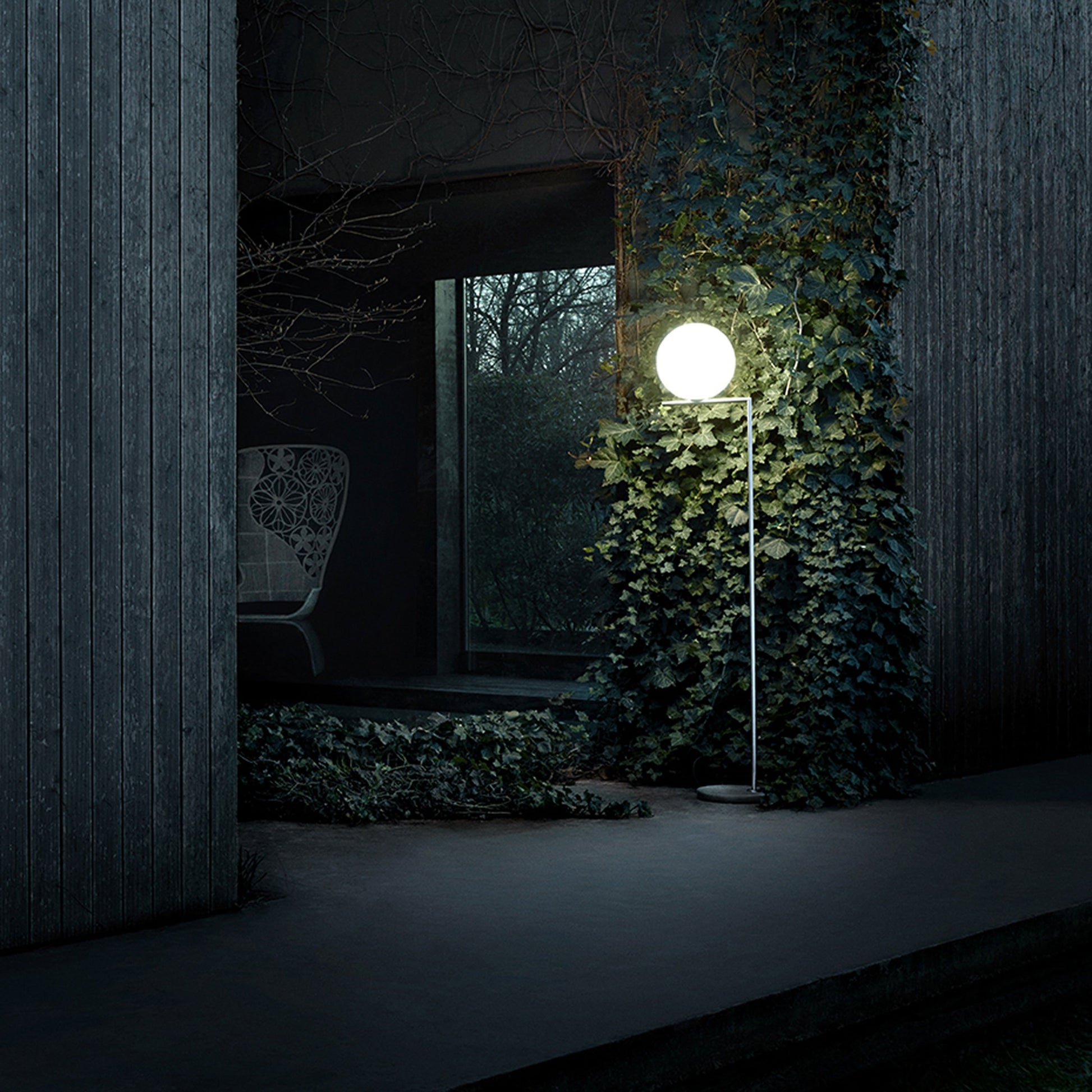 IC Lights Outdoor LED Floor Lamp in Outsite Area.