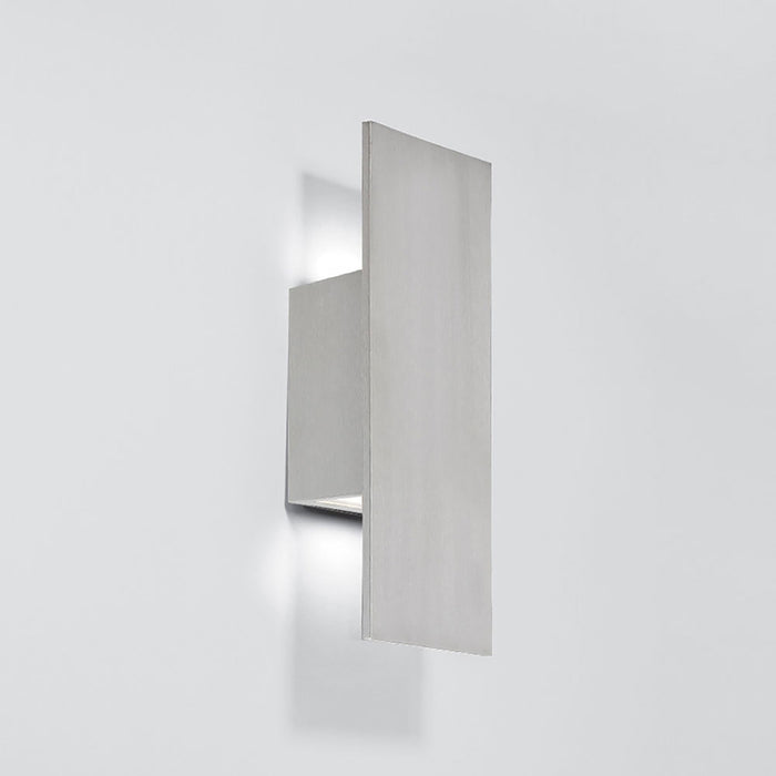 Icon Indoor/Outdoor LED Wall Light in Detail.