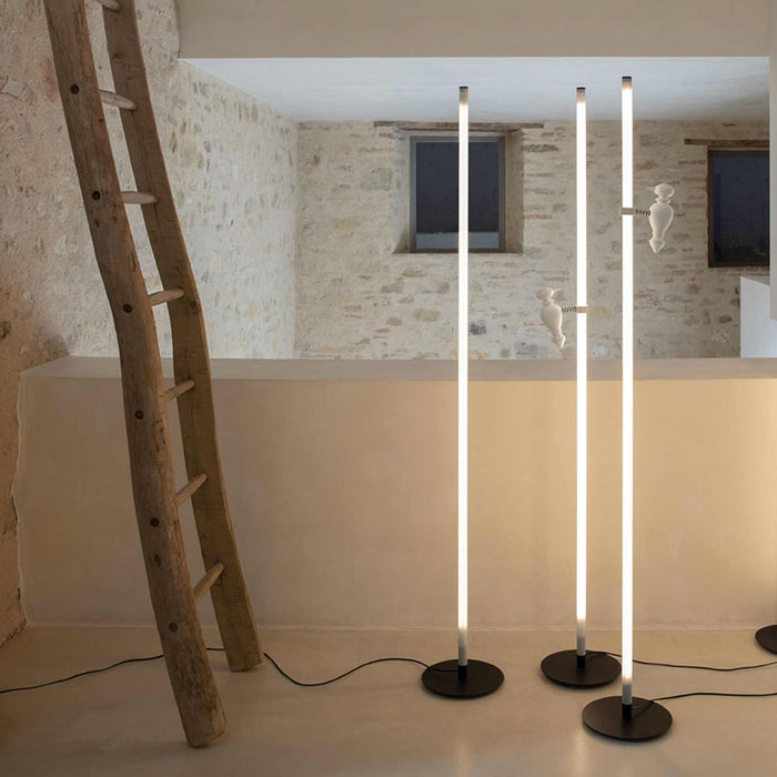 Accipicchio LED Floor Lamp in living room.