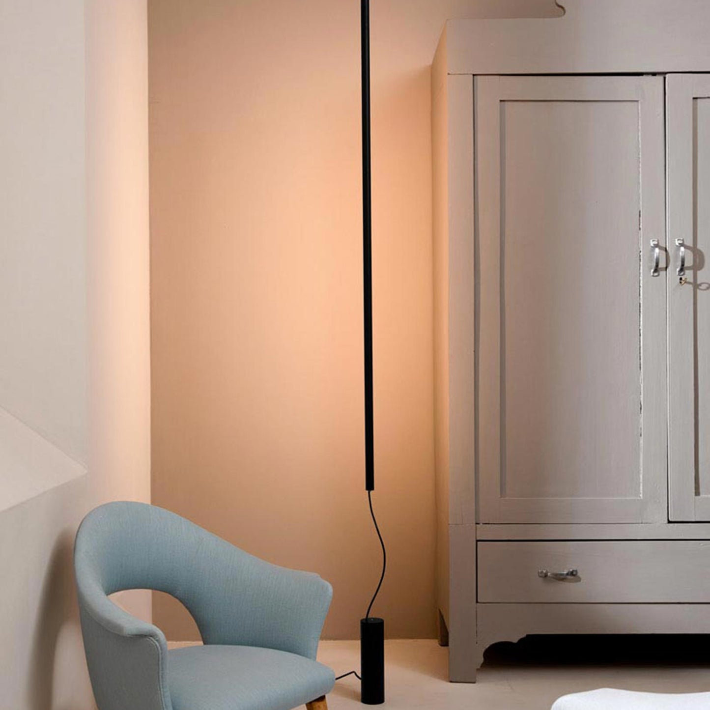 Cupido LED Floor Lamp in bedroom.