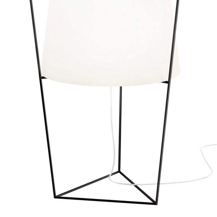 Tatu Table Lamp in Detail.