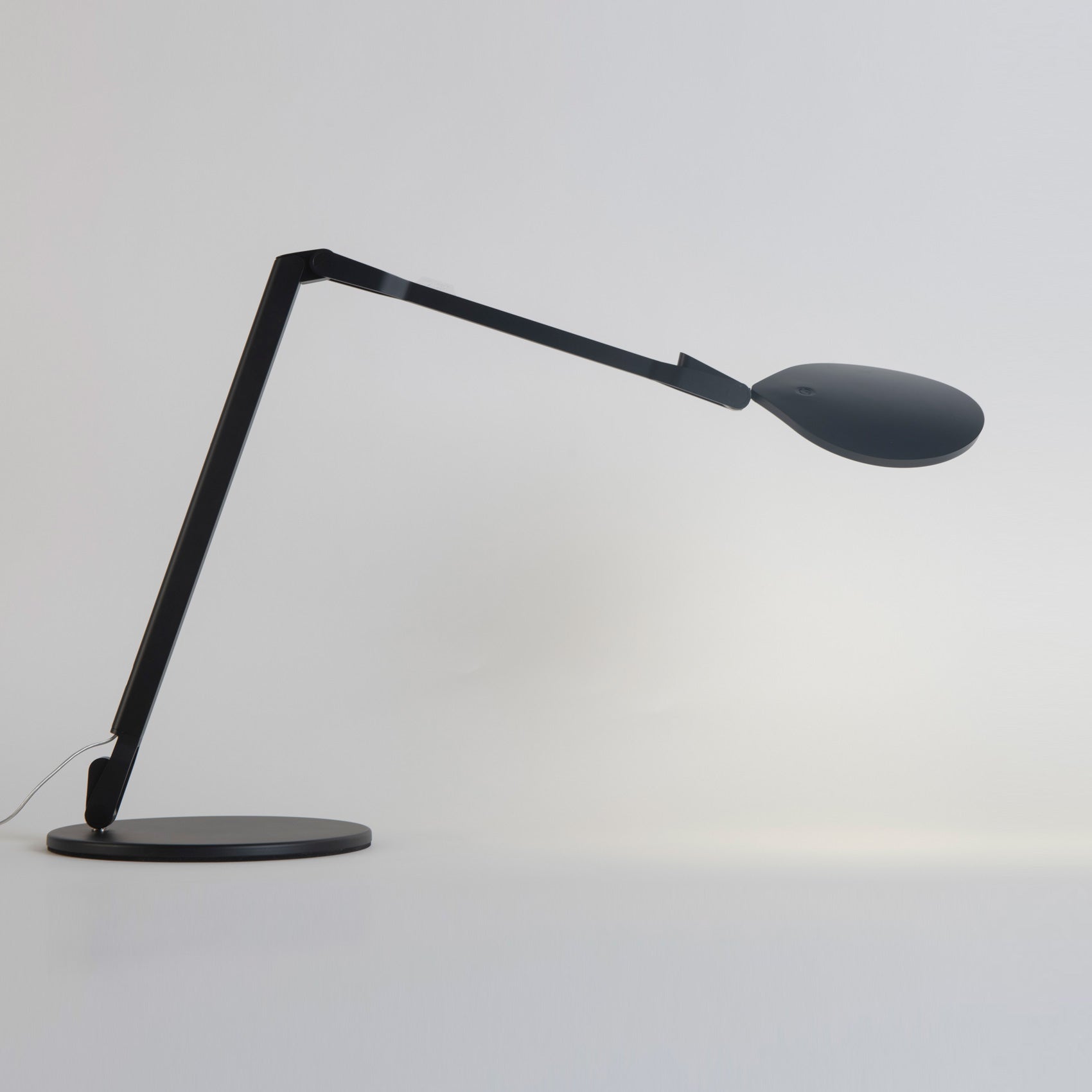 Splitty Reach Pro LED Desk Lamp in Detail.