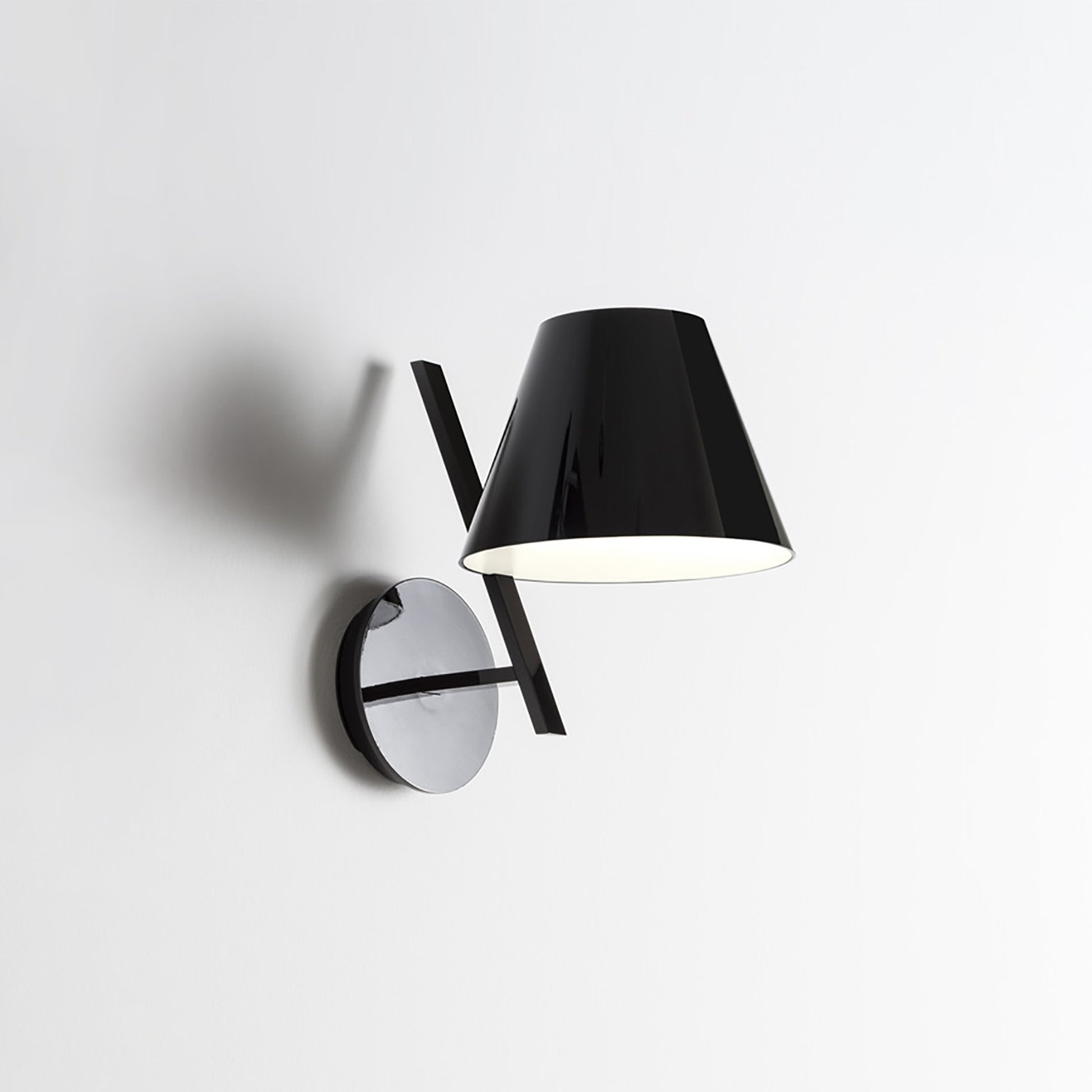 La Petite Wall Light.