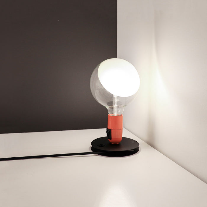 Lampadina LED Table Lamp In Use