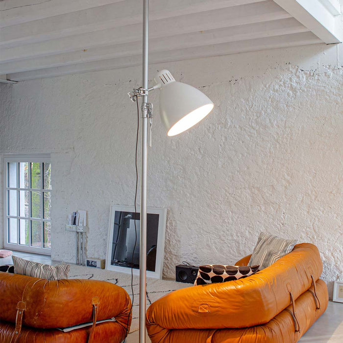 JJ Big Grip LED Wall Light in living room.