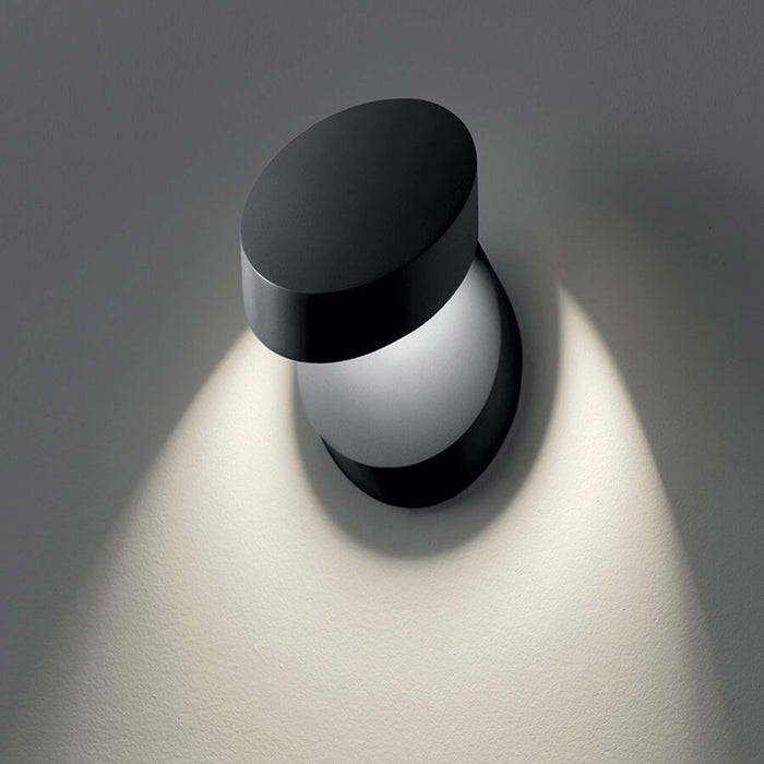 Pin-Up LED Ceiling / Wall Light in Detail.