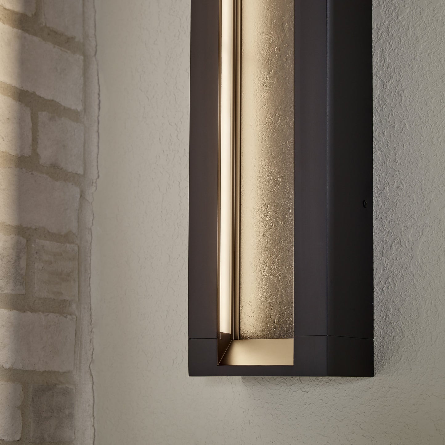 Mattix Outdoor LED Wall Light in Detail.