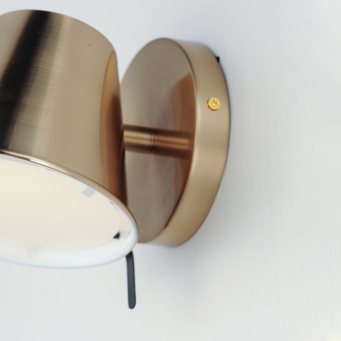 Carlo LED Wall Light in Detail.