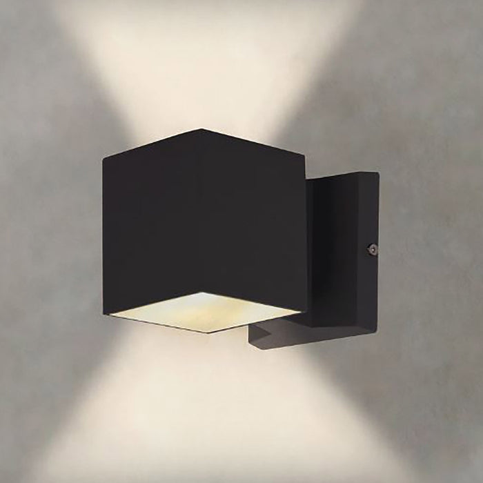 Lightray Outdoor LED Wall Light in Detail.