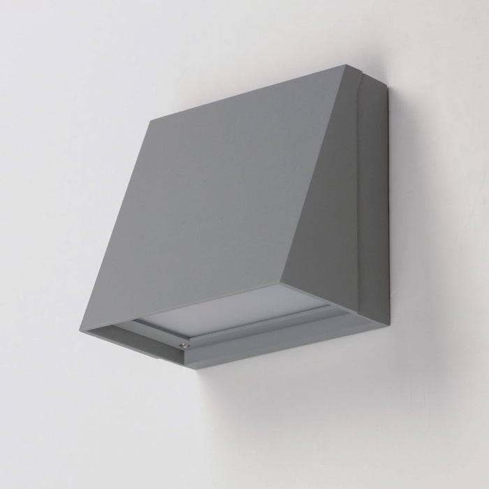 Pathfinder Outdoor LED Wall Light in Detail.
