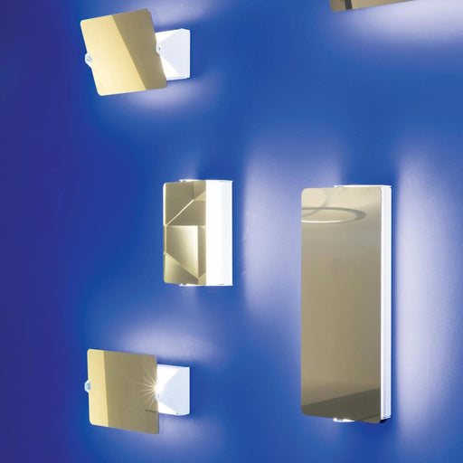 Applique A Volet Pivotant Double Wall Light in exhibition.