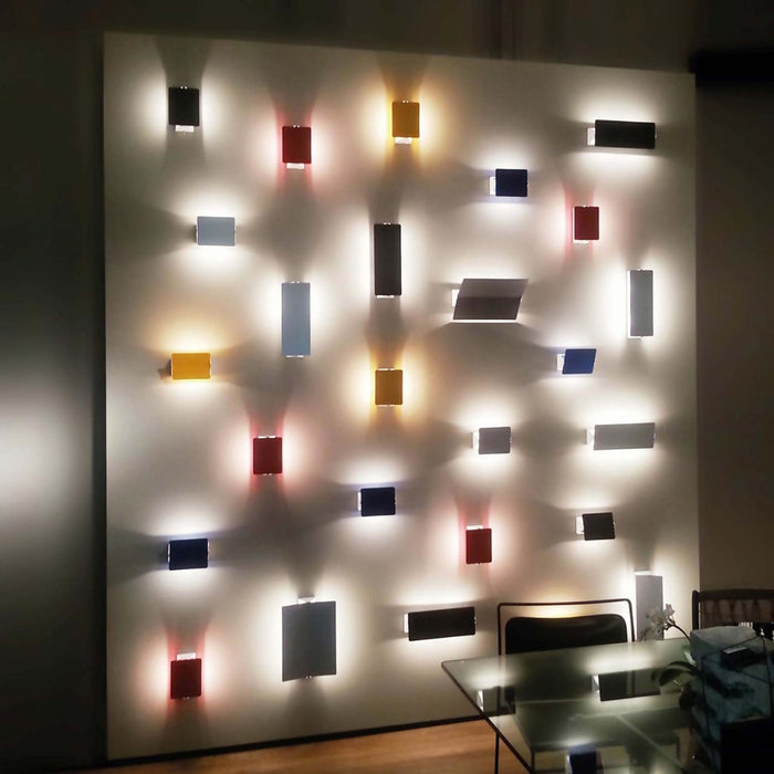 Applique A Volet Pivotant Double Wall Light in exhibition.