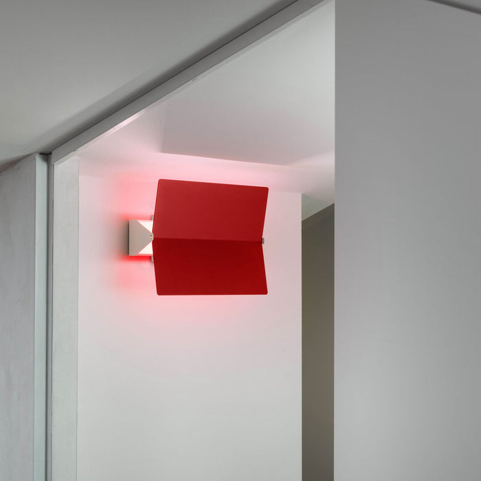 Applique A Volet Pivotant Pile Wall Light in hallway.