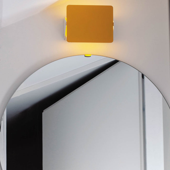 Applique A Volet Pivotant Wall Light in bathroom.