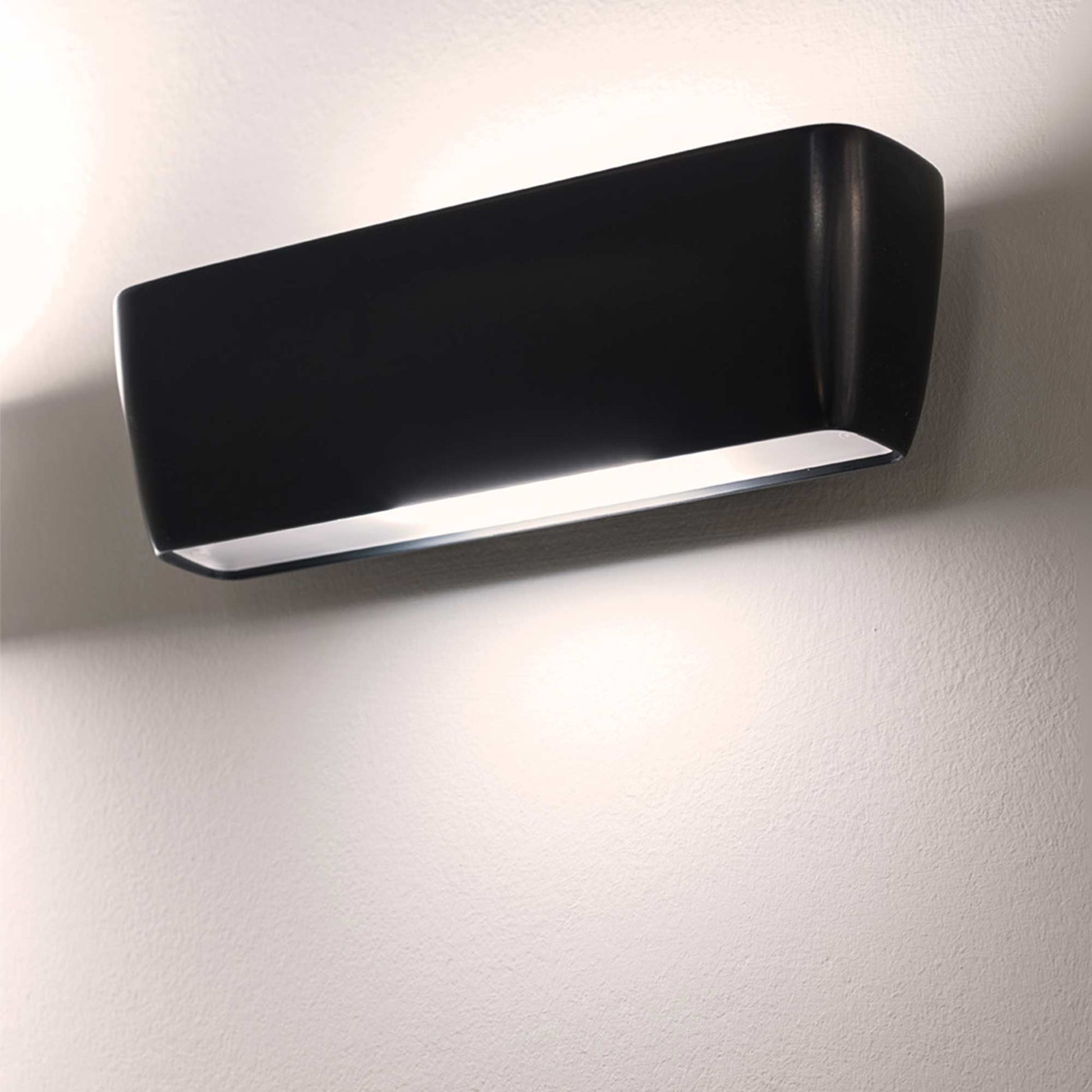 Flaca LED Wall Light in Detail.