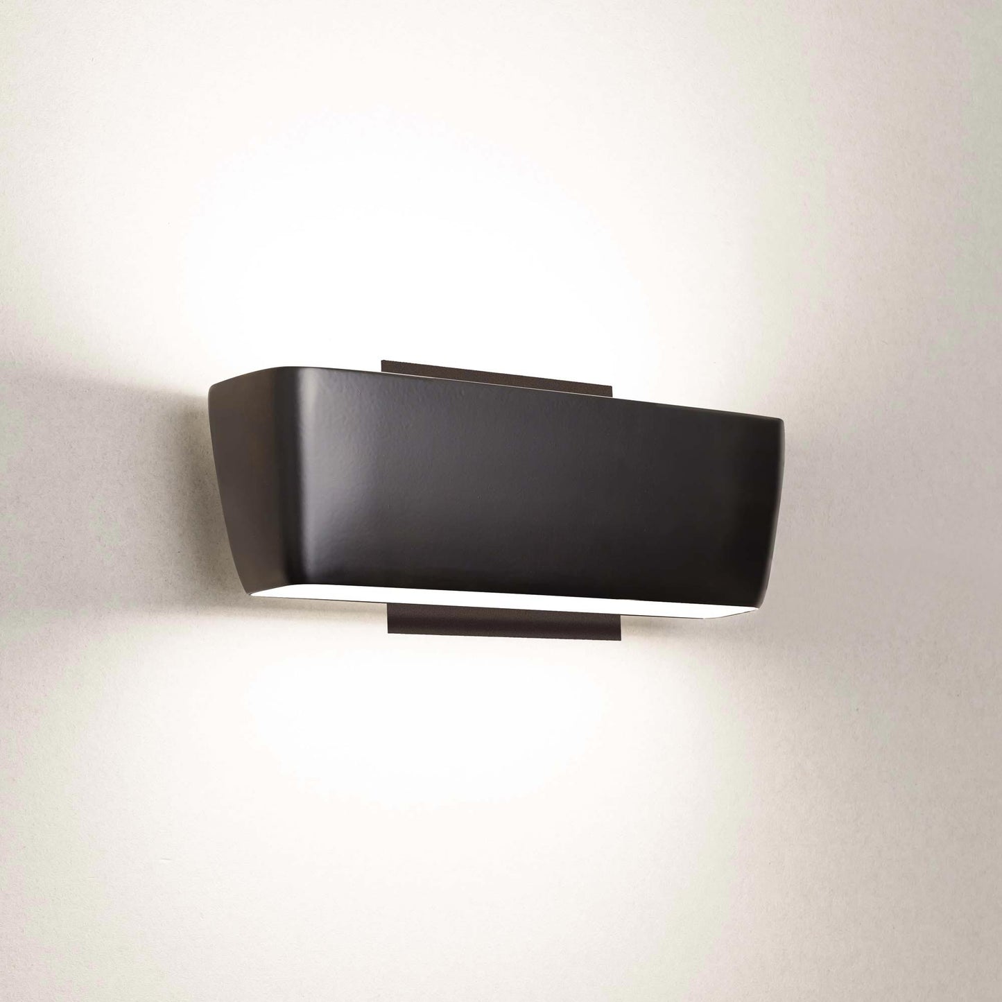 Flaca LED Wall Light in Detail.