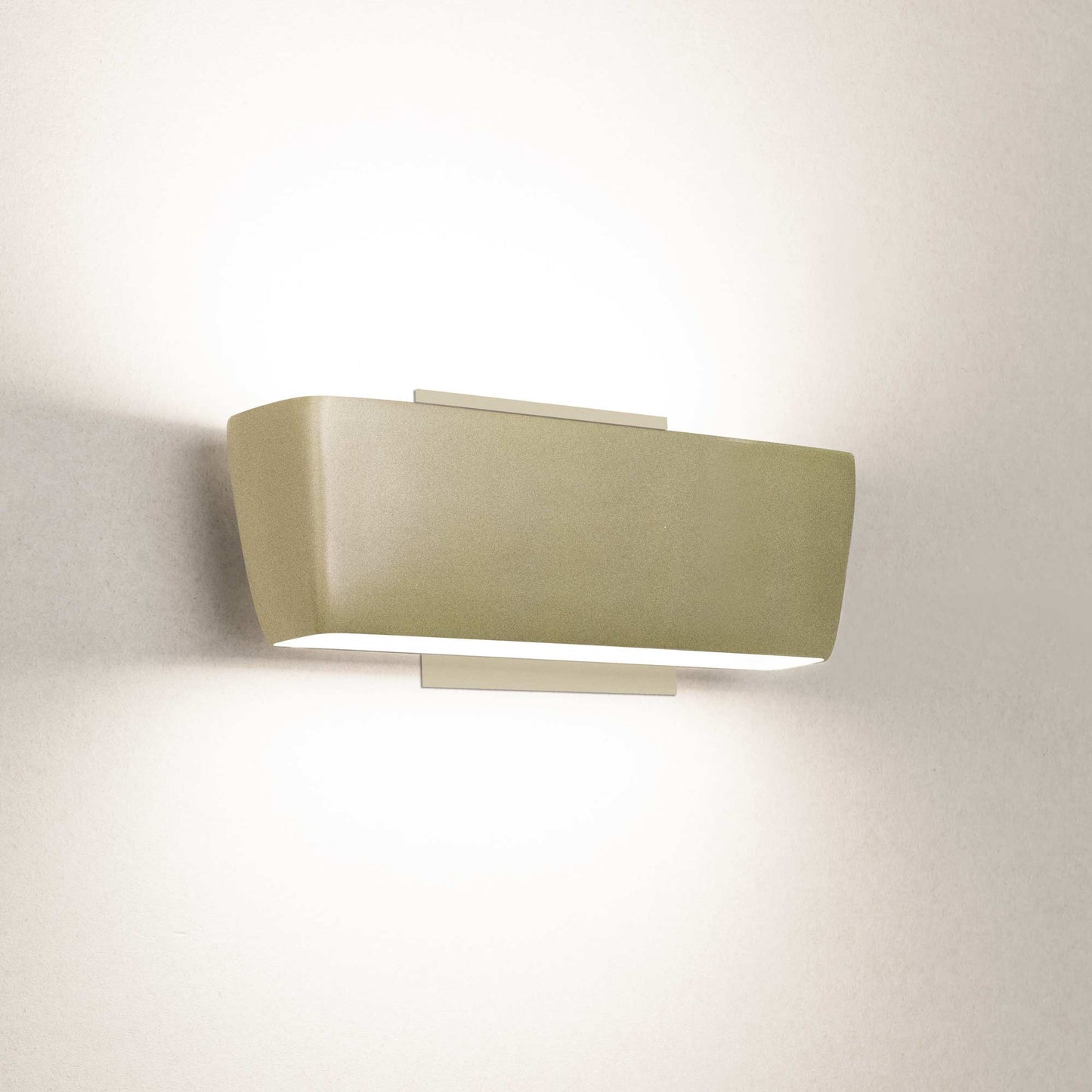 Flaca LED Wall Light in Detail.