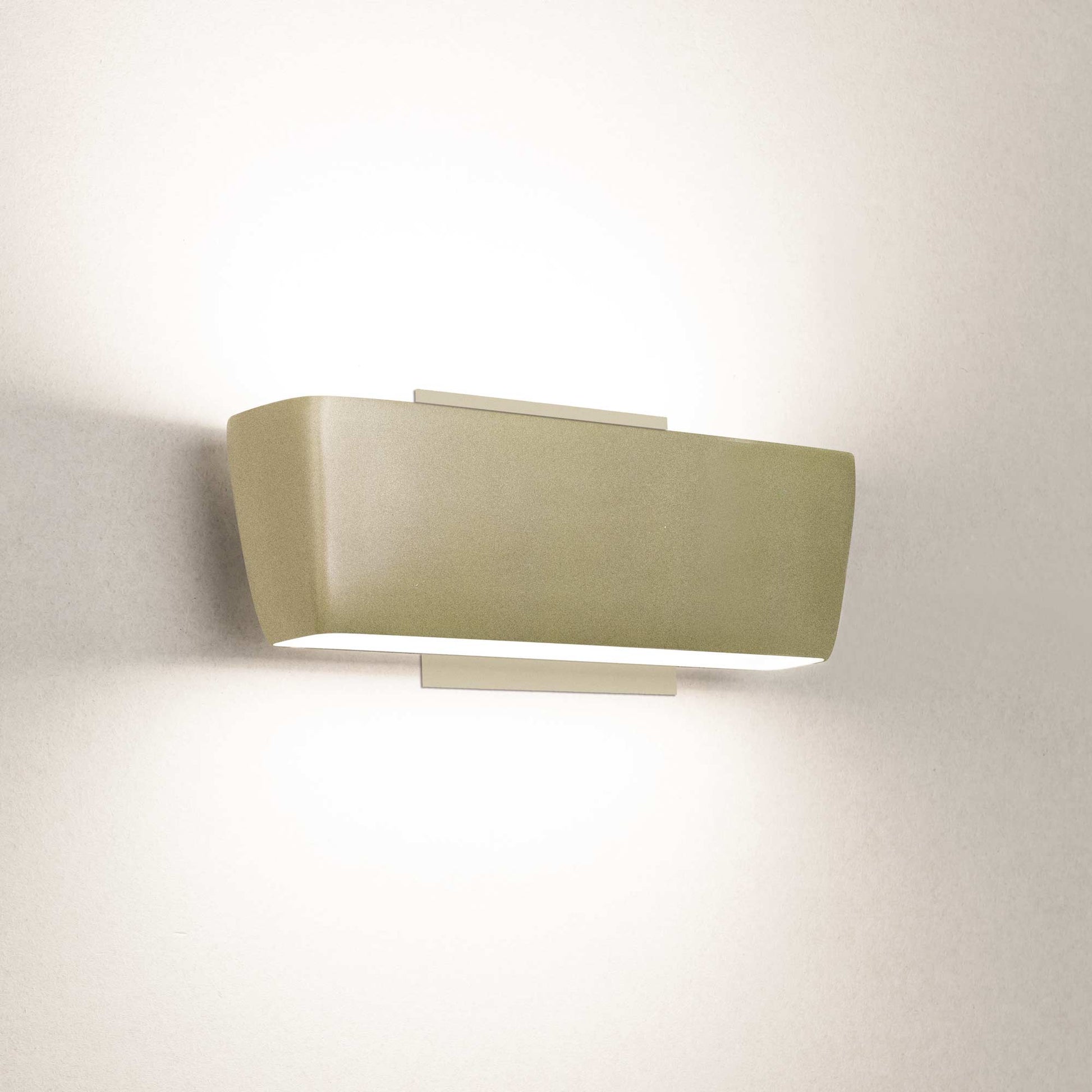 Flaca LED Wall Light in Detail.