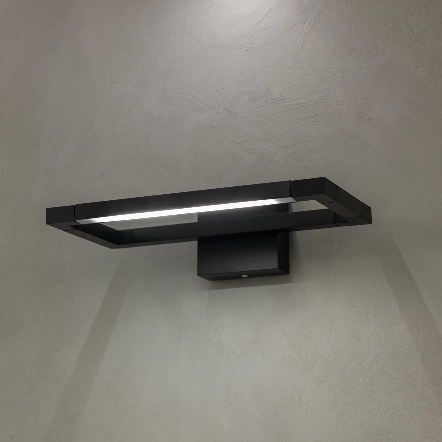 Spigolo LED Ceiling / Wall Light in Detail.