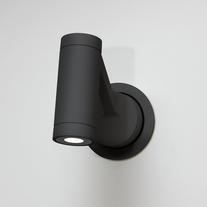 Obice Outdoor LED Wall Light in Black/Classic/18 Degrees.