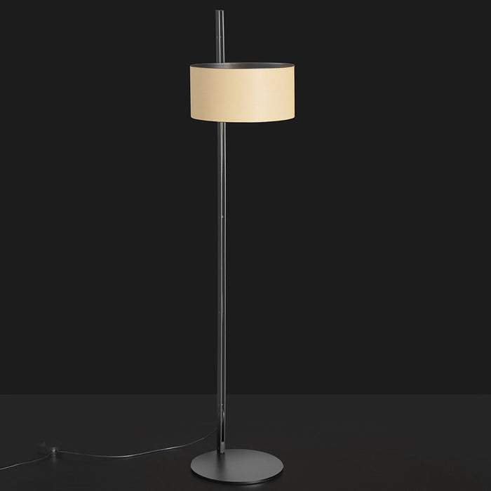 Parallel Floor Lamp in Detail.