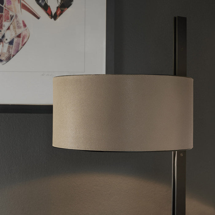 Parallel Floor Lamp in Detail.