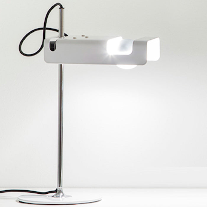 Spider Table Lamp in White.