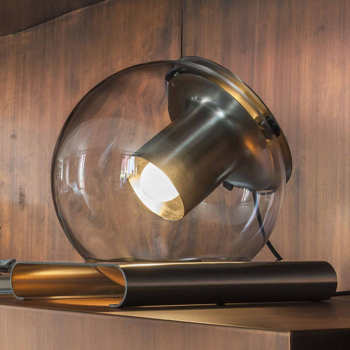The Globe Table Lamp in Detail.
