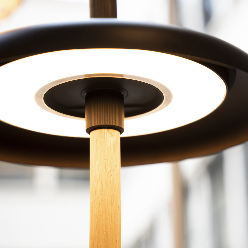 Nivel LED Floor Lamp in Detail.
