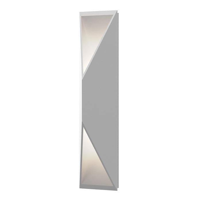 Prisma™ Outdoor LED Wall Light in Large/Textured White.