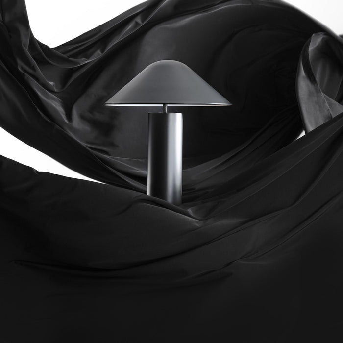 Damo Simple Table Lamp in Detail.