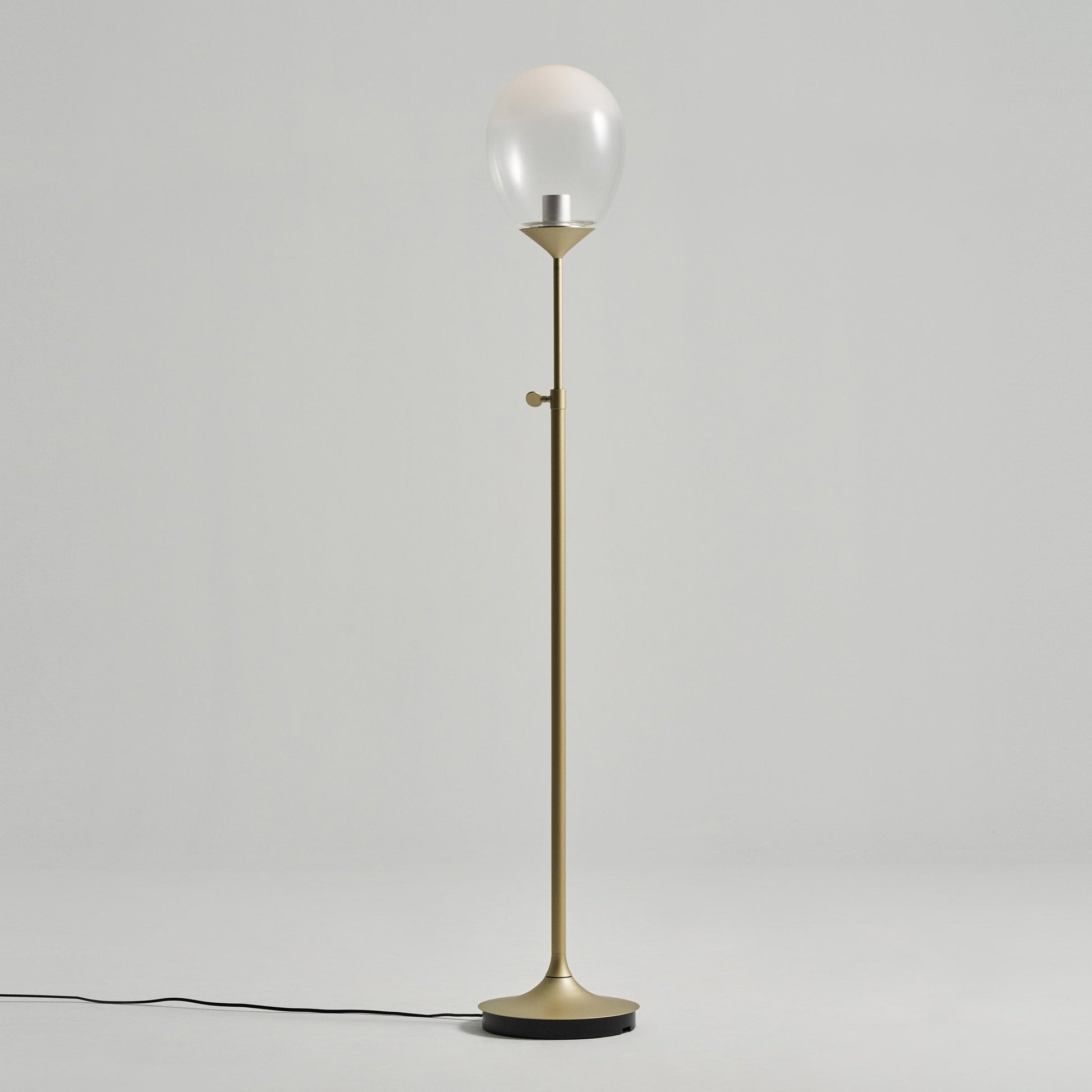 Mist LED Floor Lamp in Detail.